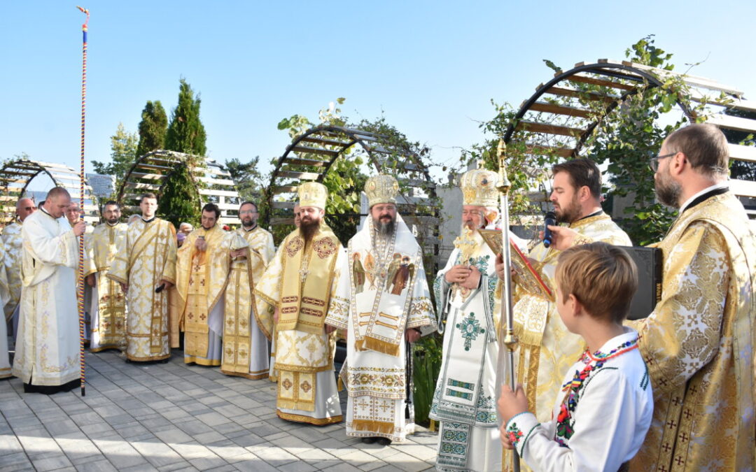 Biserica „Adormirea Maicii Domnului” din Cluj-Napoca, resfințită de trei ierarhi, după 60 de ani de la târnosire