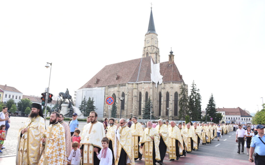 Mii de credincioși clujeni au participat la Procesiunea de Rusalii, ajunsă la ediția a IX-a