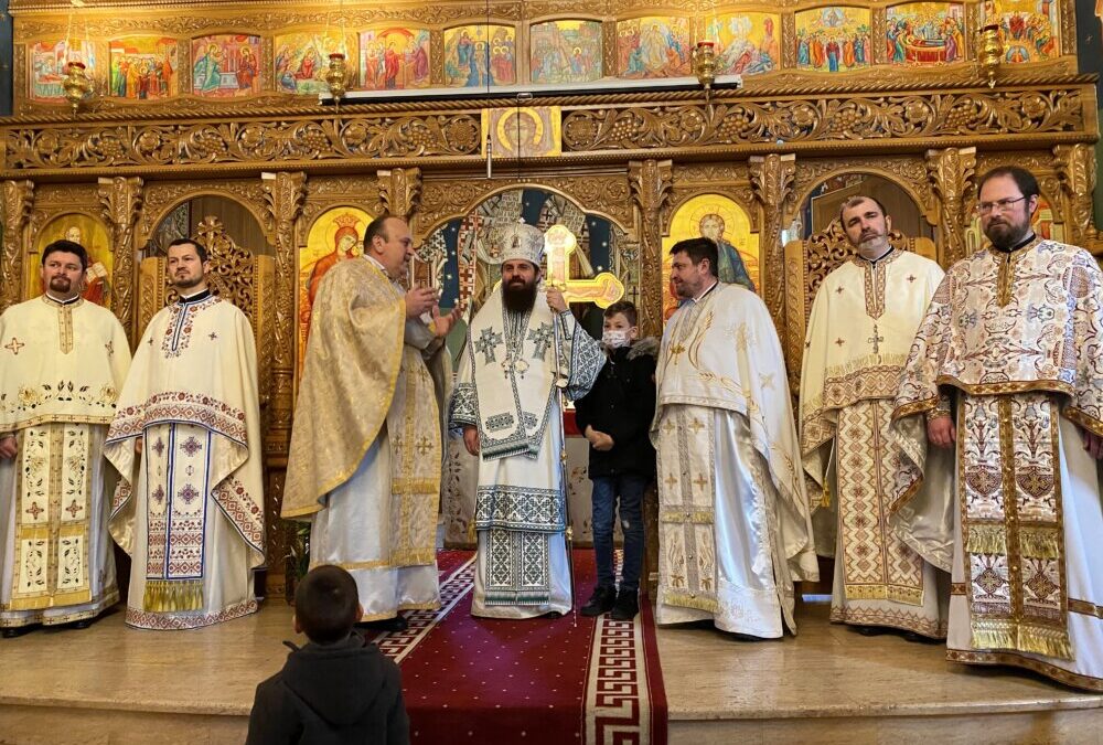 Liturghie arhierească în Parohia „Pogorârea Sfântului Duh” din cartierul clujean Grigorescu